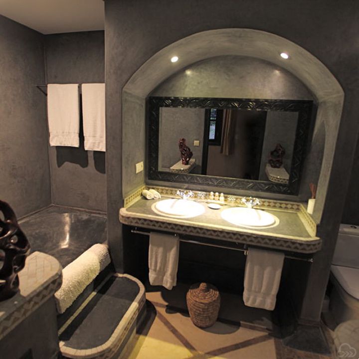 Gallery 12