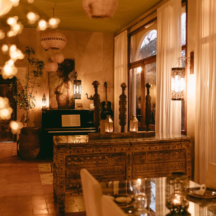 Gallery 16