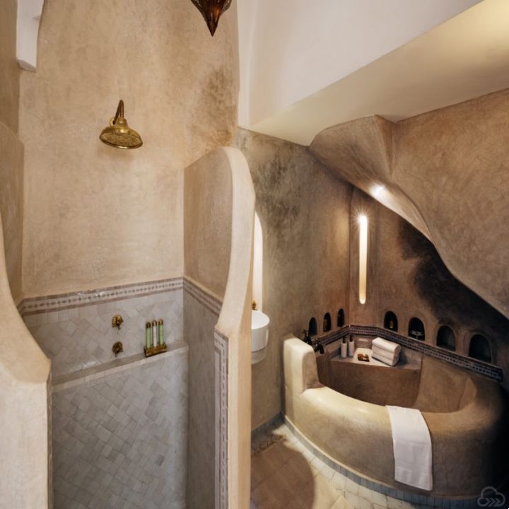 Gallery 16